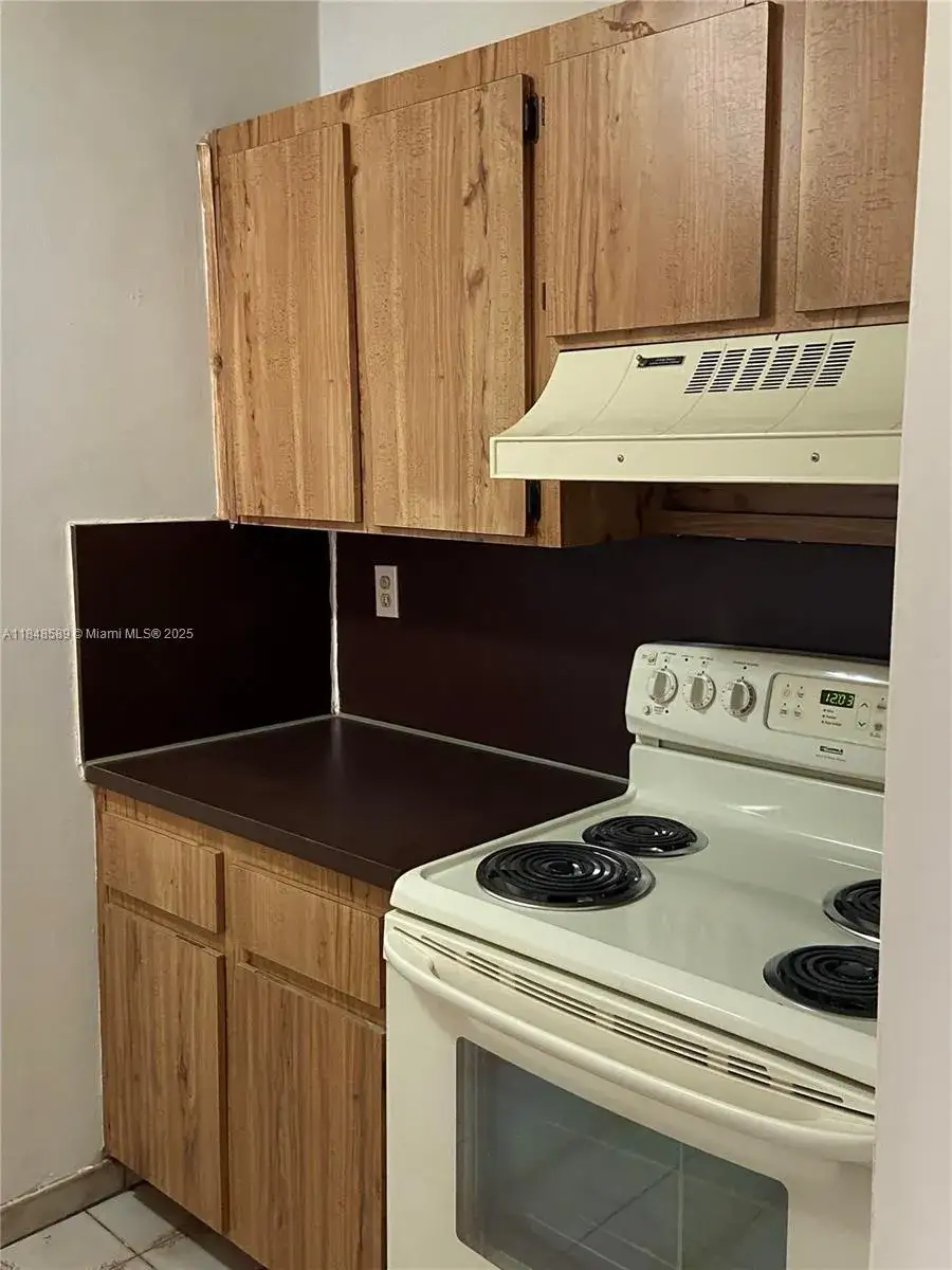 1 bedroom 1 bath Residential for sale at 440 E 23rd St # 1416, Hialeah FL 33013