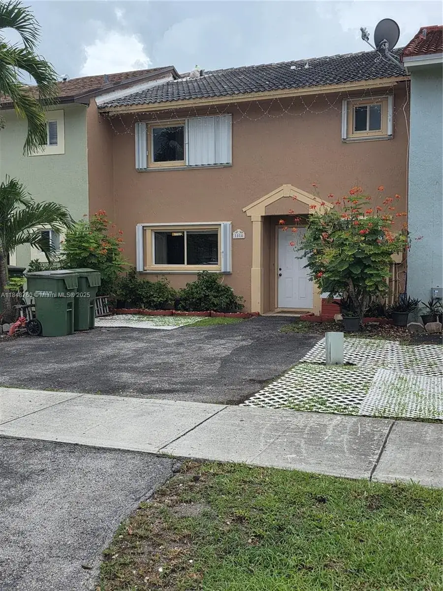 3 bedroom 2 bath Residential for sale at 1084 SE 13th Ave, Homestead FL 33035