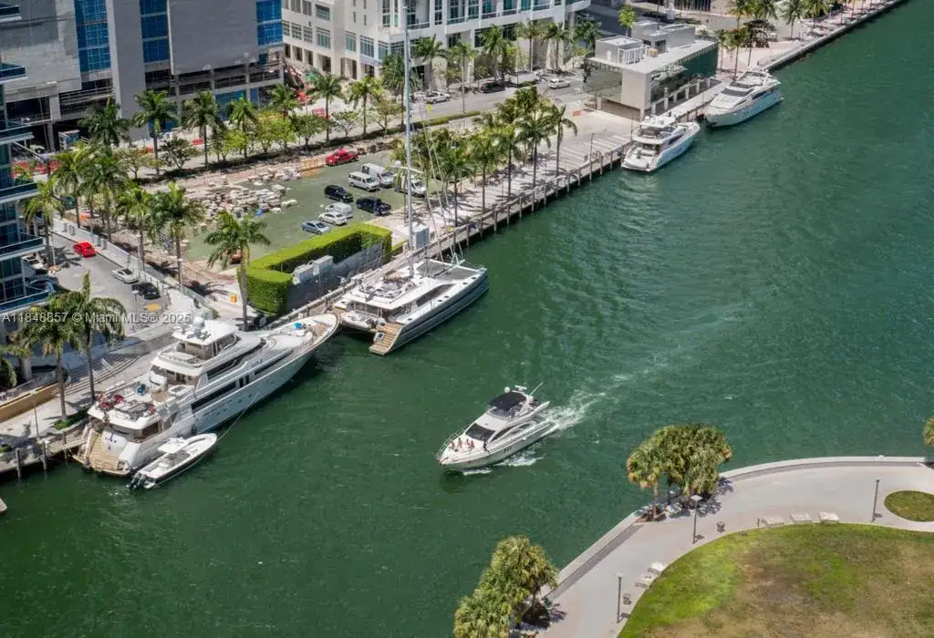 1 bedroom 1 bath Residential for sale at 485 Brickell Ave # 3711, Miami FL 33131