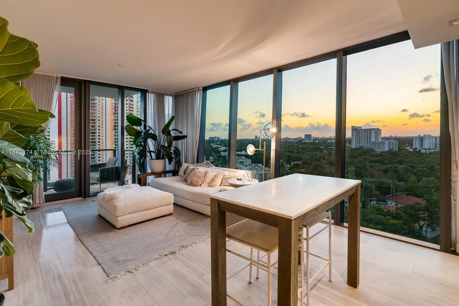 1 bedroom 1 bath Residential for sale at 1451 Brickell Ave # 1404, Miami FL 33131