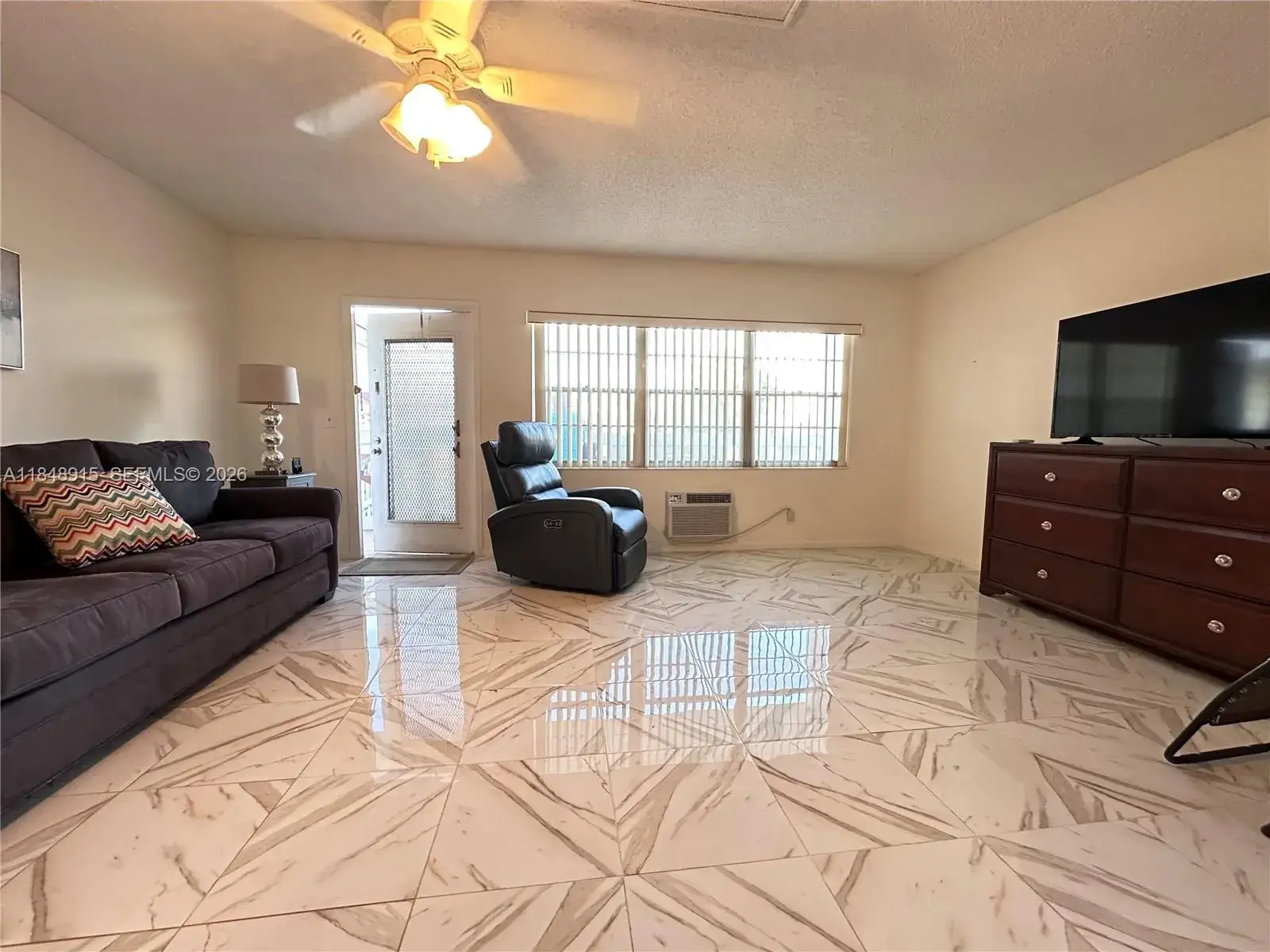 1 bedroom 1 bath Residential Lease for rent at 569 Fanshaw N # 569, Boca Raton FL 33434