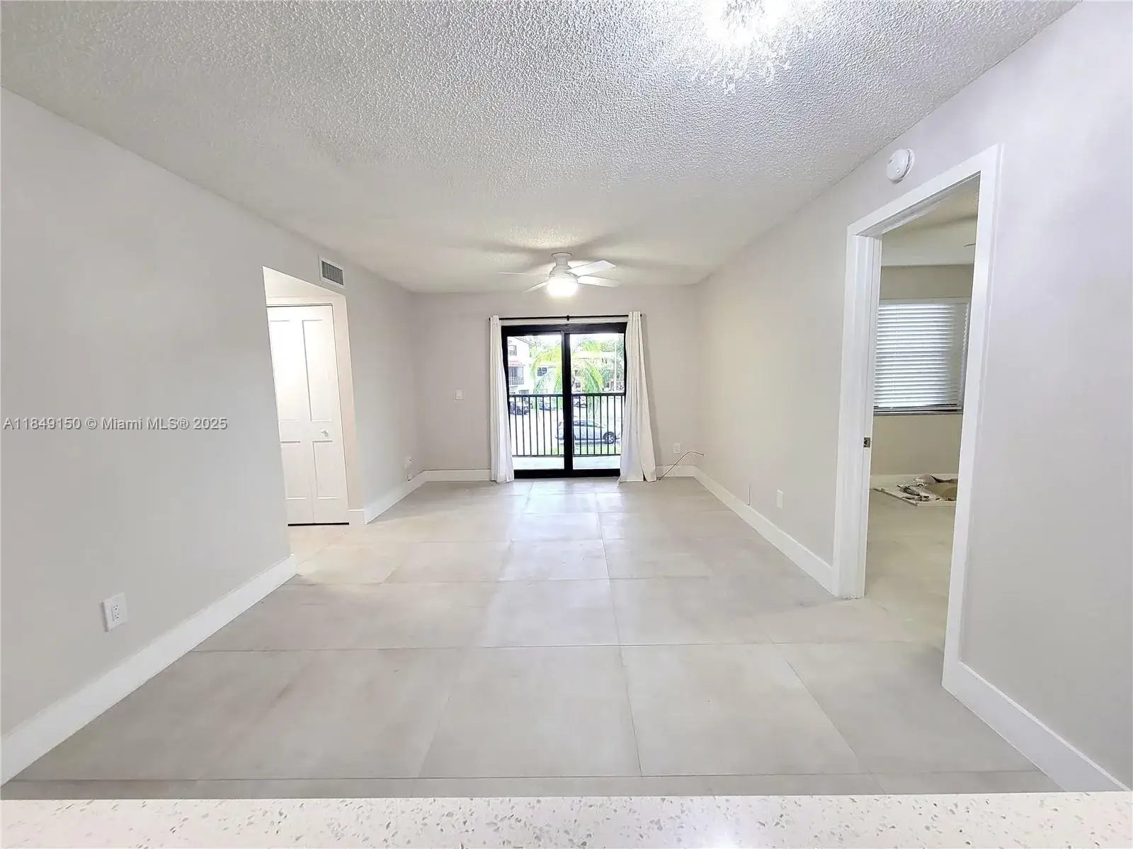3 bedroom 2 bath Residential Lease for rent at 9728 Hammocks Blvd # 27, Miami FL 33196