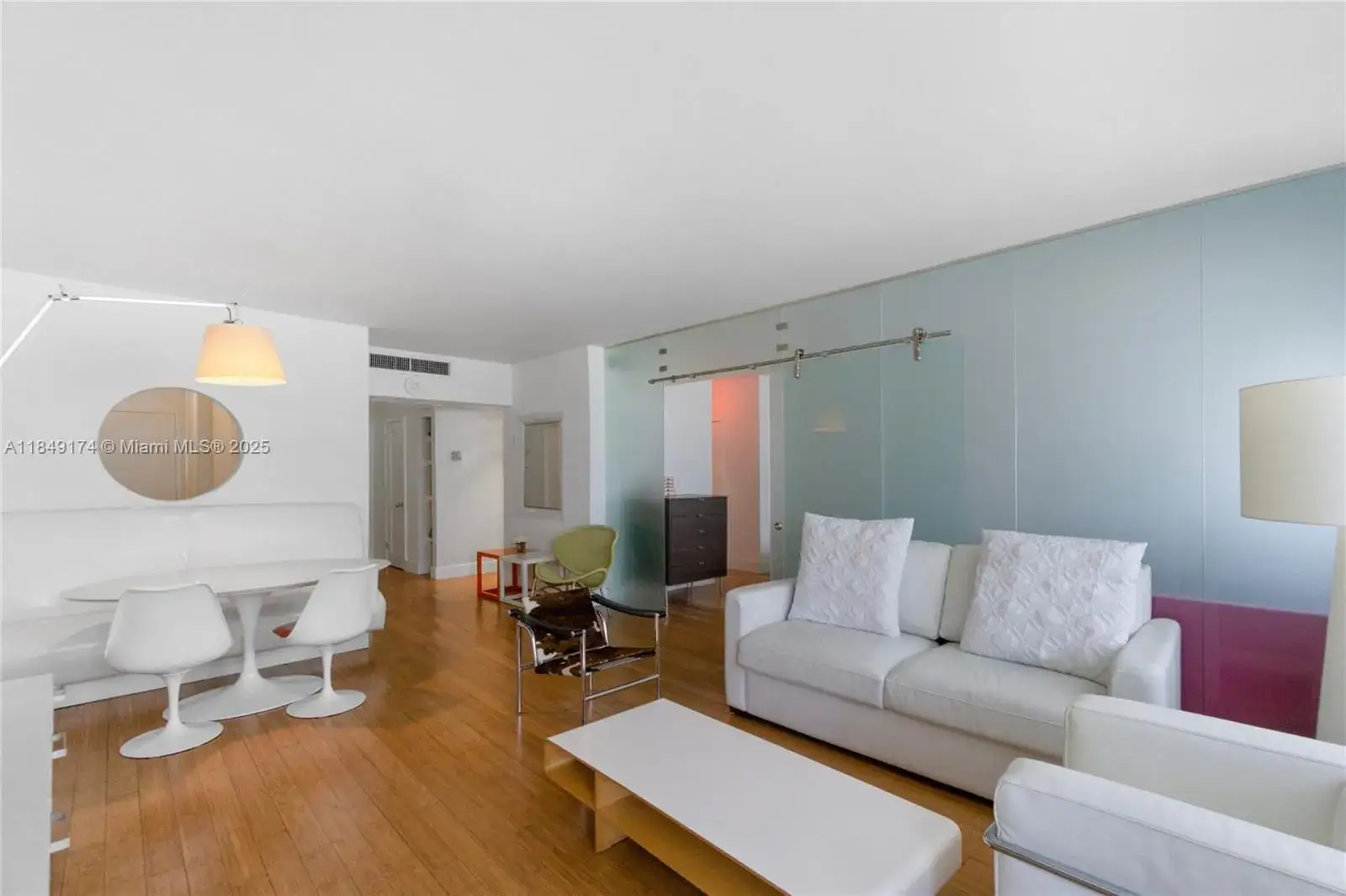 1 bedroom 2 bath Residential Lease for rent at 100 Lincoln Rd # 923, Miami Beach FL 33139