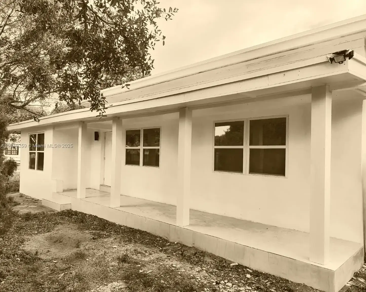 4 bedroom 2 bath Residential Lease for rent at 400 NE 161st St # 1, Miami FL 33162