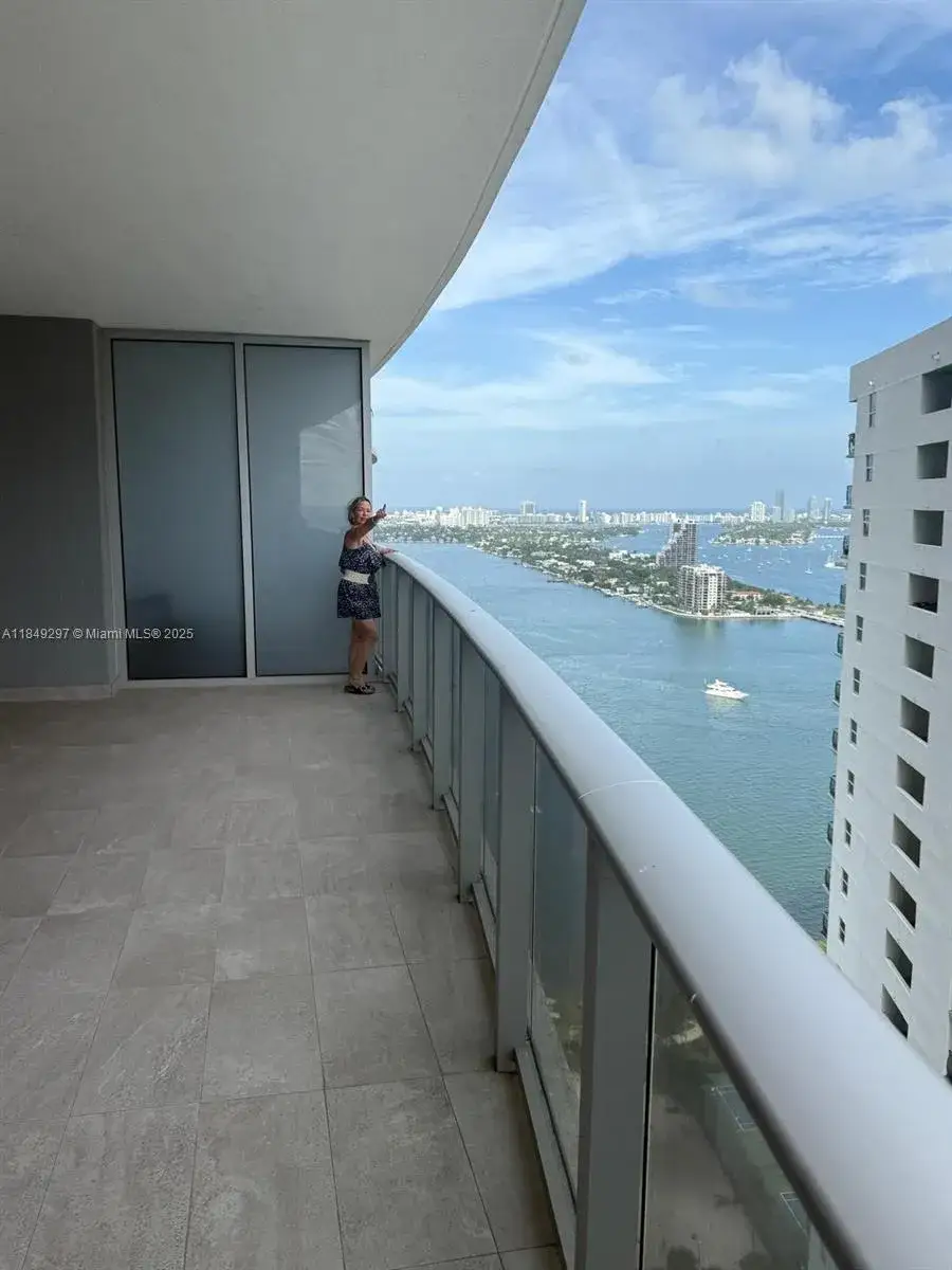 1 bedroom 1 bath Residential for sale at 488 NE 18th St # 3204, Miami FL 33132