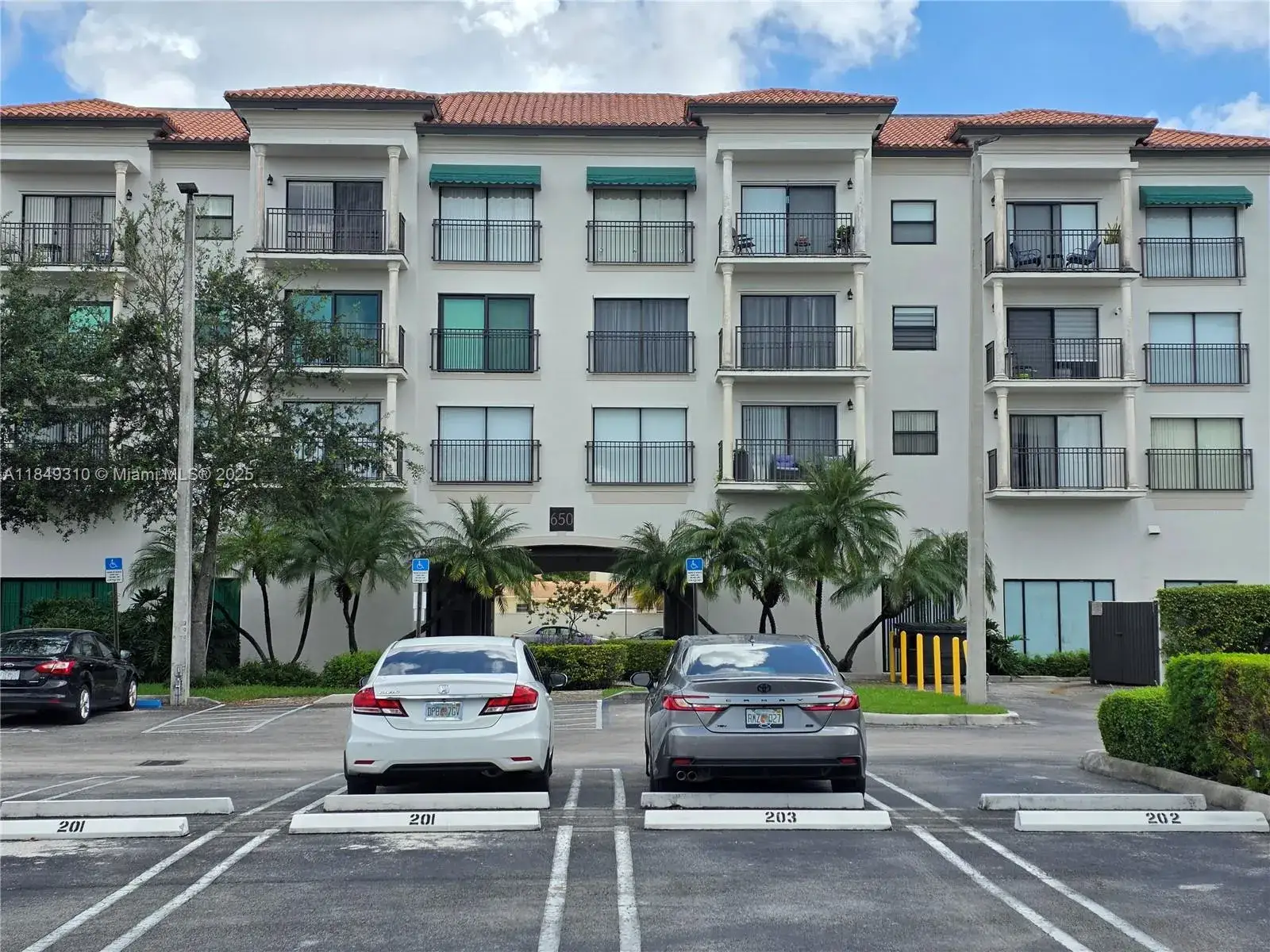 2 bedroom 2 bath Residential Lease for rent at 650 Palm Ave # B6, Hialeah FL 33010