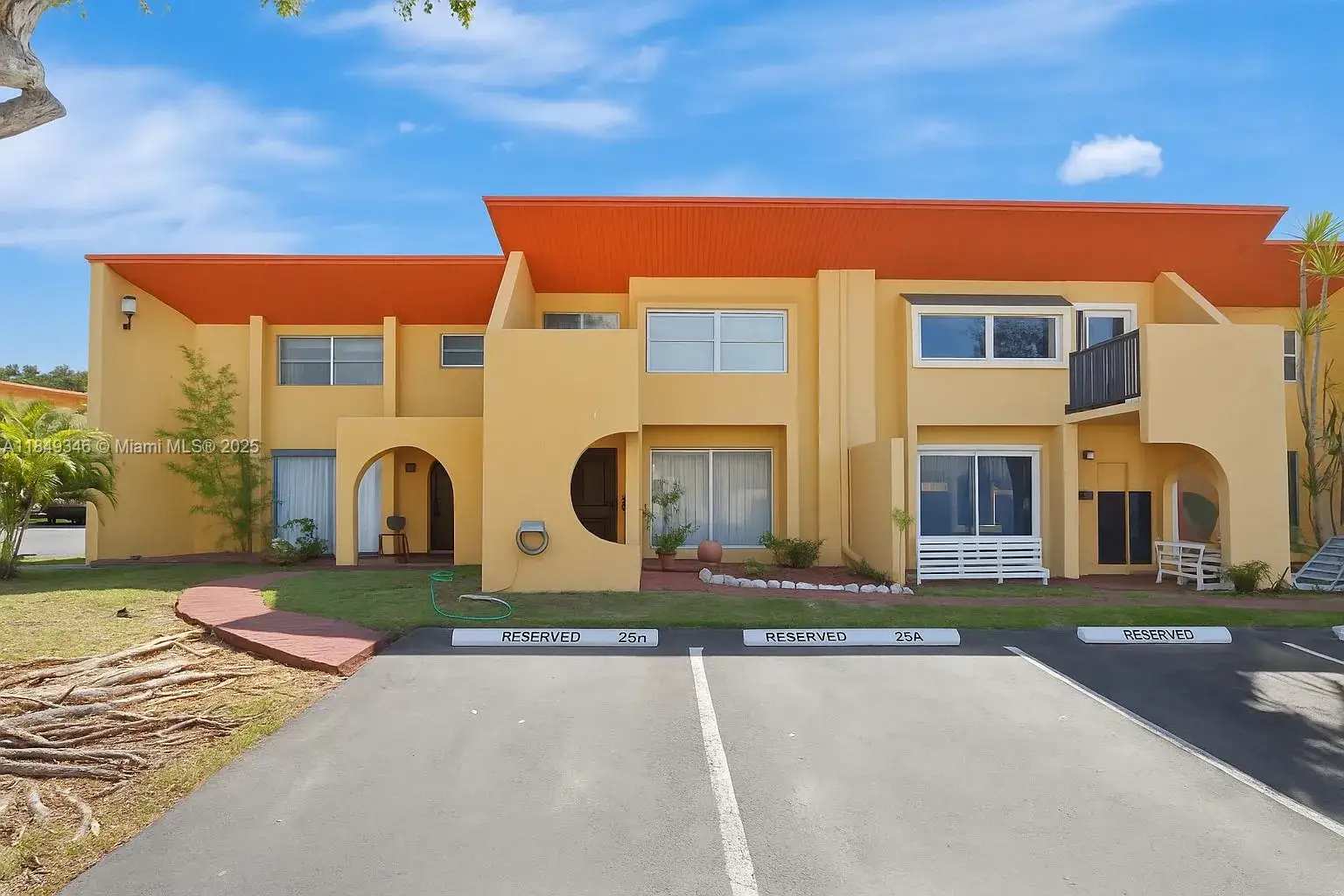 2 bedroom 2 bath Residential for sale at 13731 SW 84th St # B, Miami FL 33183