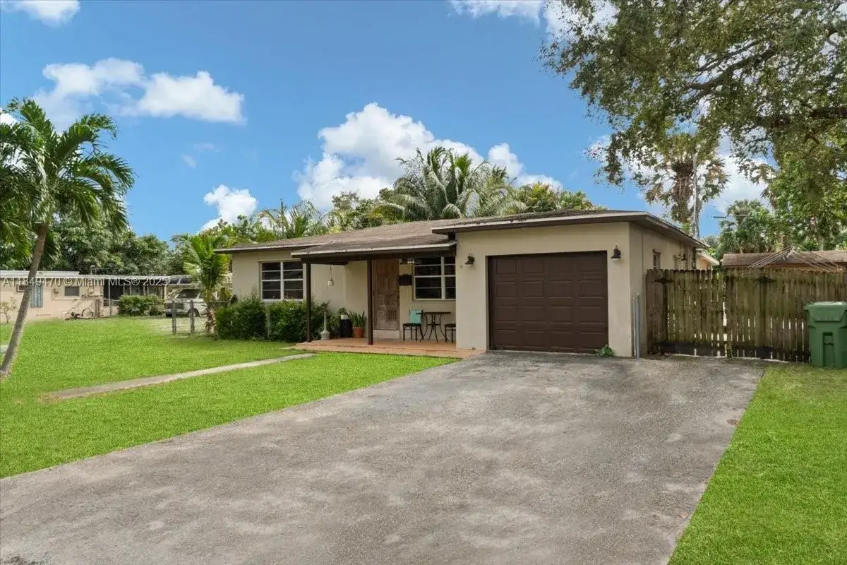 3 bedroom 2 bath Residential for sale at 6616 SW 2nd Ct, Pembroke Pines FL 33023