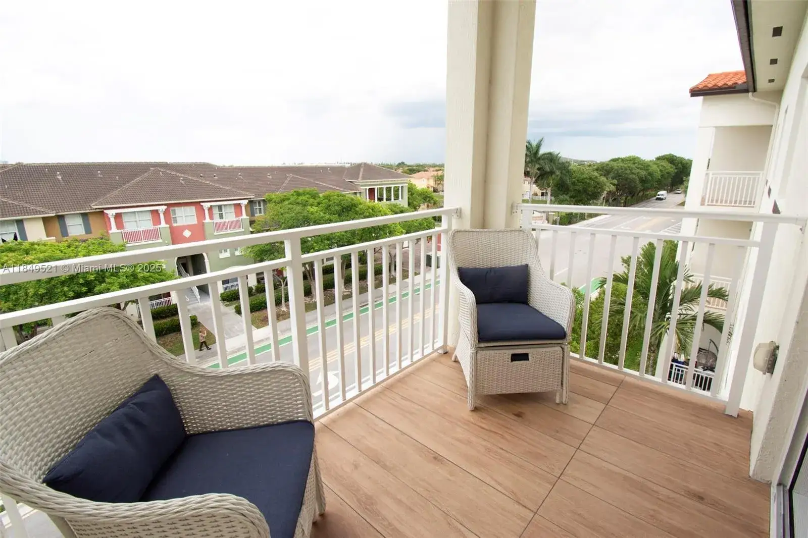 2 bedroom 2 bath Residential for sale at 10950 NW 82nd St # 405, Doral FL 33178
