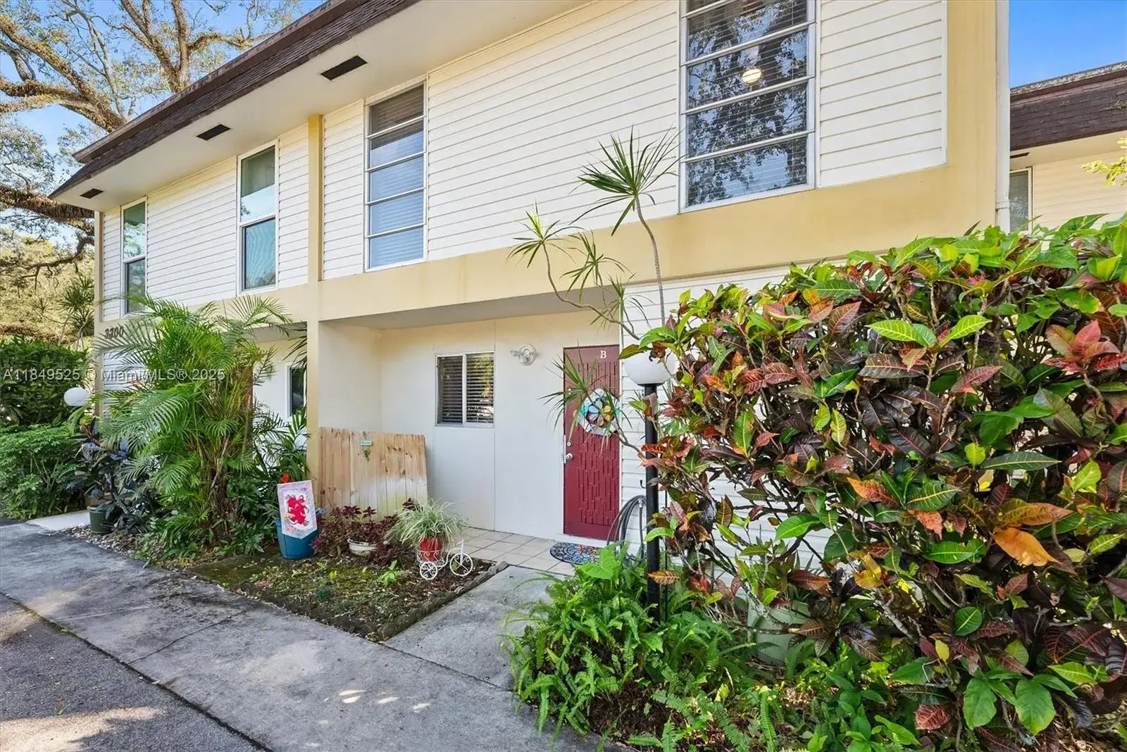 3 bedroom 2 bath Residential Lease for rent at 3300 Atlanta St # 15B, Hollywood FL 33021
