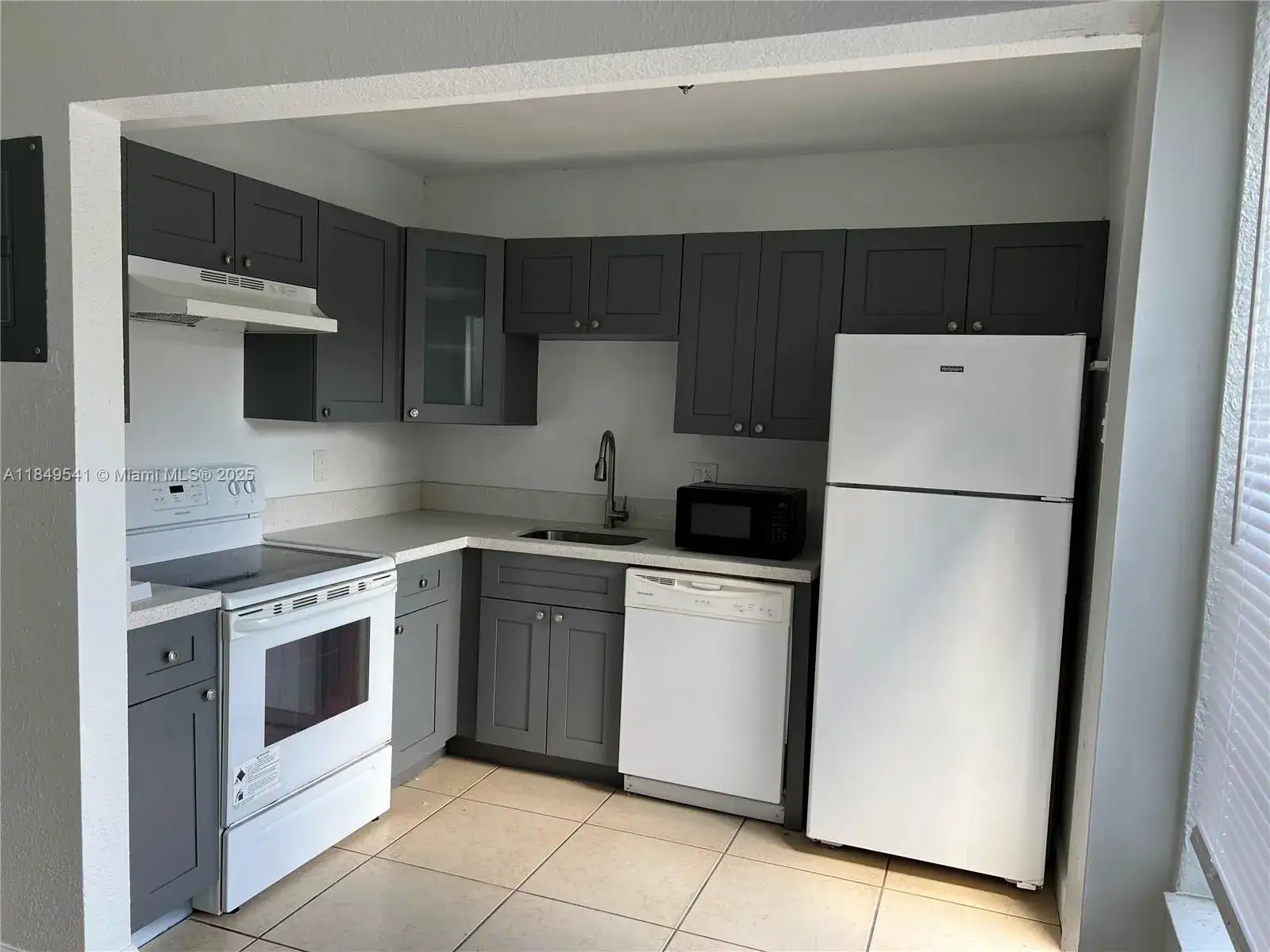 2 bedroom 1 bath Residential Lease for rent at 4705 NW 9th Dr # 4705, Plantation FL 33317