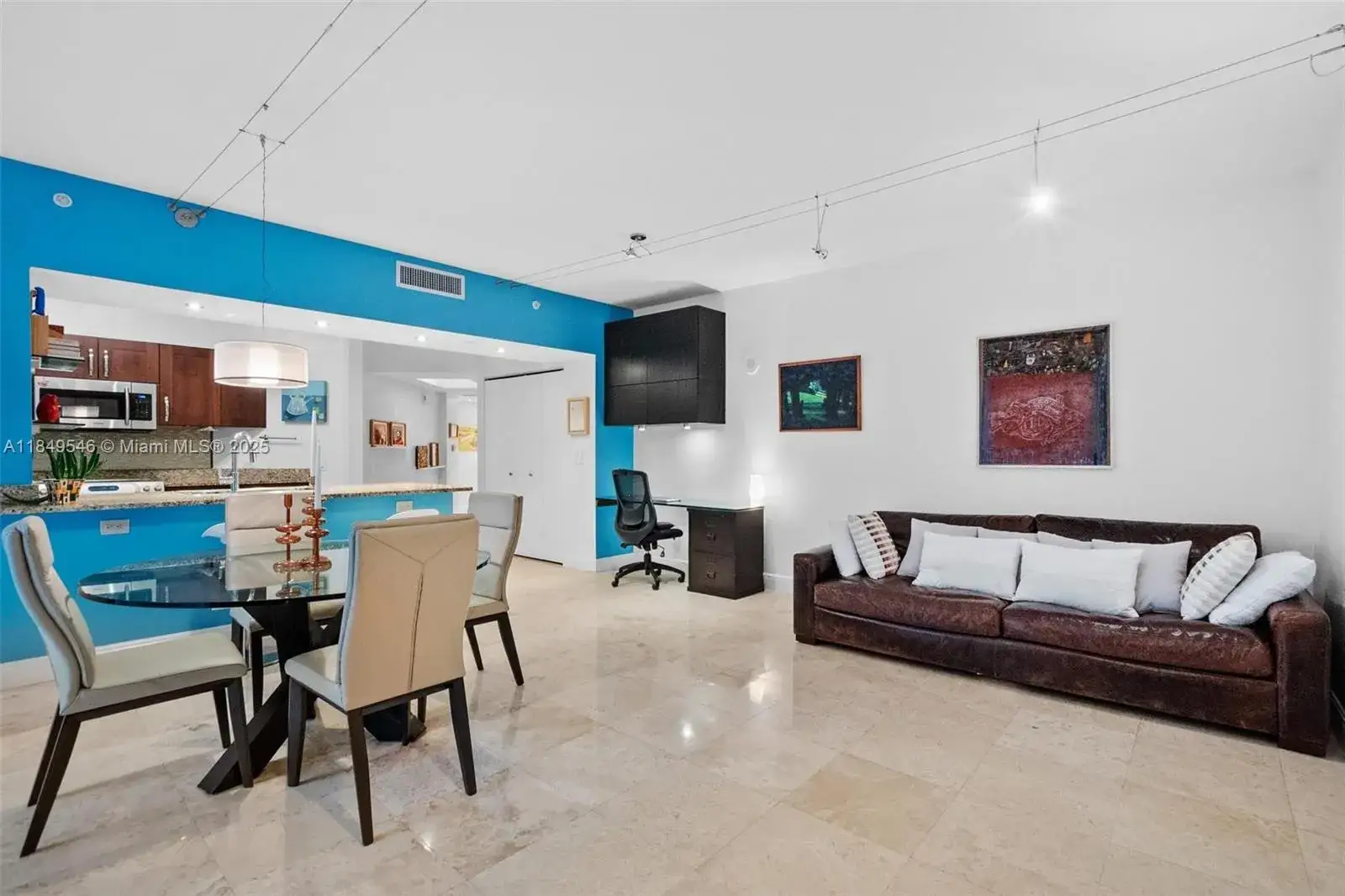 1 bedroom 1 bath Residential for sale at 19900 E Country Club Dr # 212, Aventura FL 33180