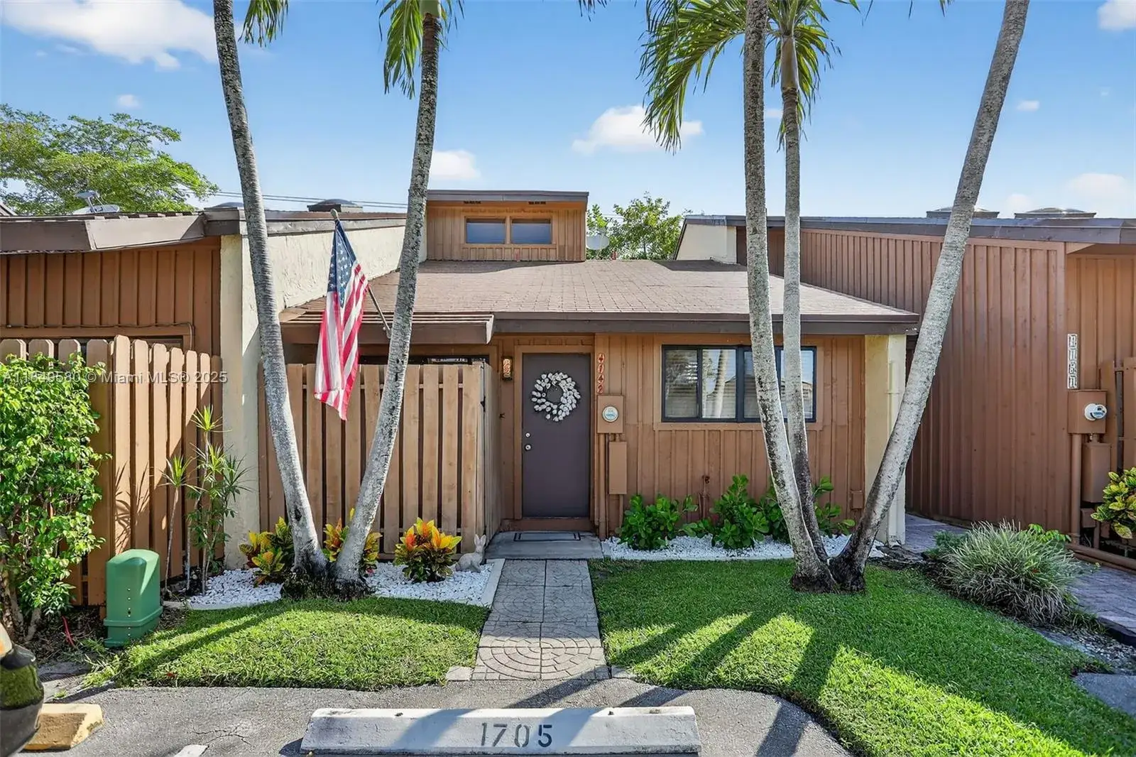 4149 S Pine Island Rd, Davie FL 33328