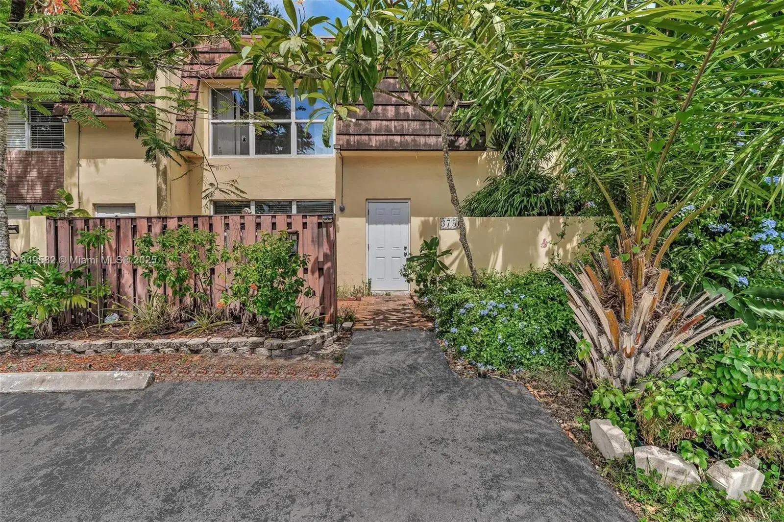 3 bedroom 2 bath Residential Lease for rent at 3750 SW 60th Ter # 1, Davie FL 33314