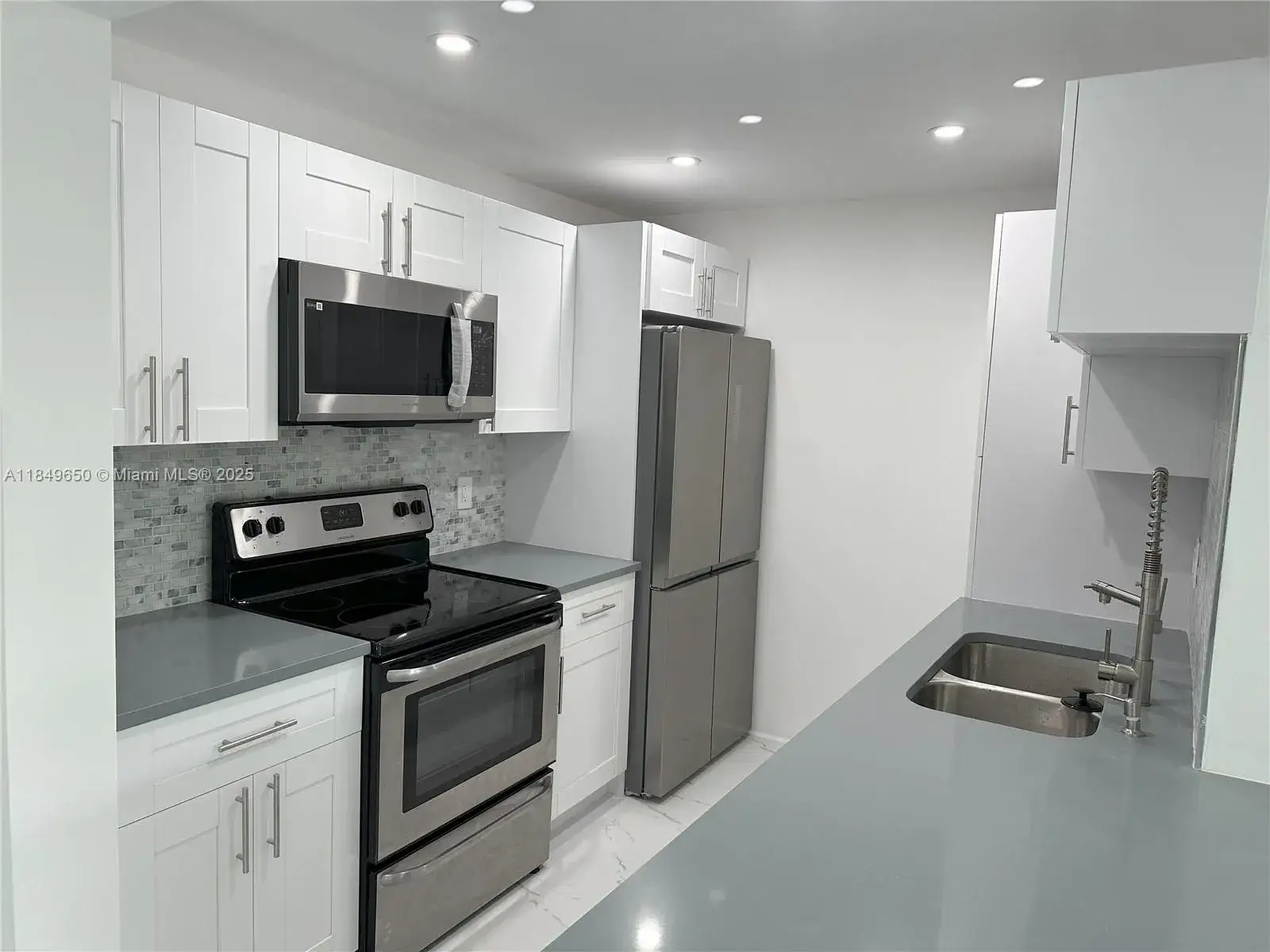 2 bedroom 2 bath Residential for sale at 450 NW 20th St # 1020, Boca Raton FL 33431