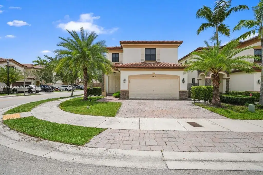 3 bedroom 2 bath Residential Lease for rent at 10016 NW 89th Ter, Doral FL 33178
