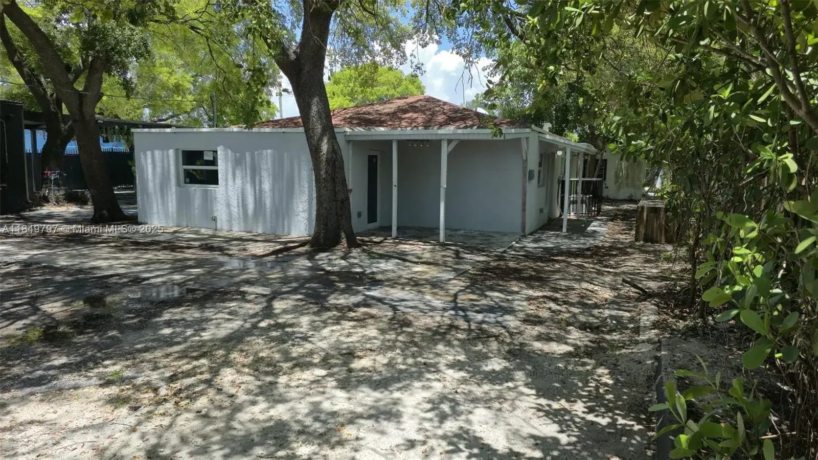 2 bedroom 1 bath Residential Lease for rent at 181 NW 44 St # 181, Miami FL 33127