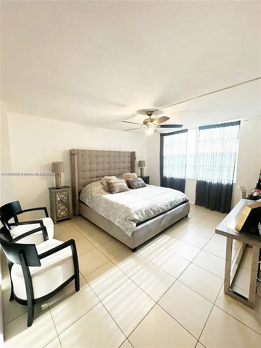 2 bedroom 2 bath Residential for sale at 2750 NE 183rd St # 1404, Aventura FL 33160