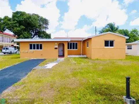 4 bedroom 2 bath Residential Lease for rent at 585 NW 182nd Ter, Miami Gardens FL 33169