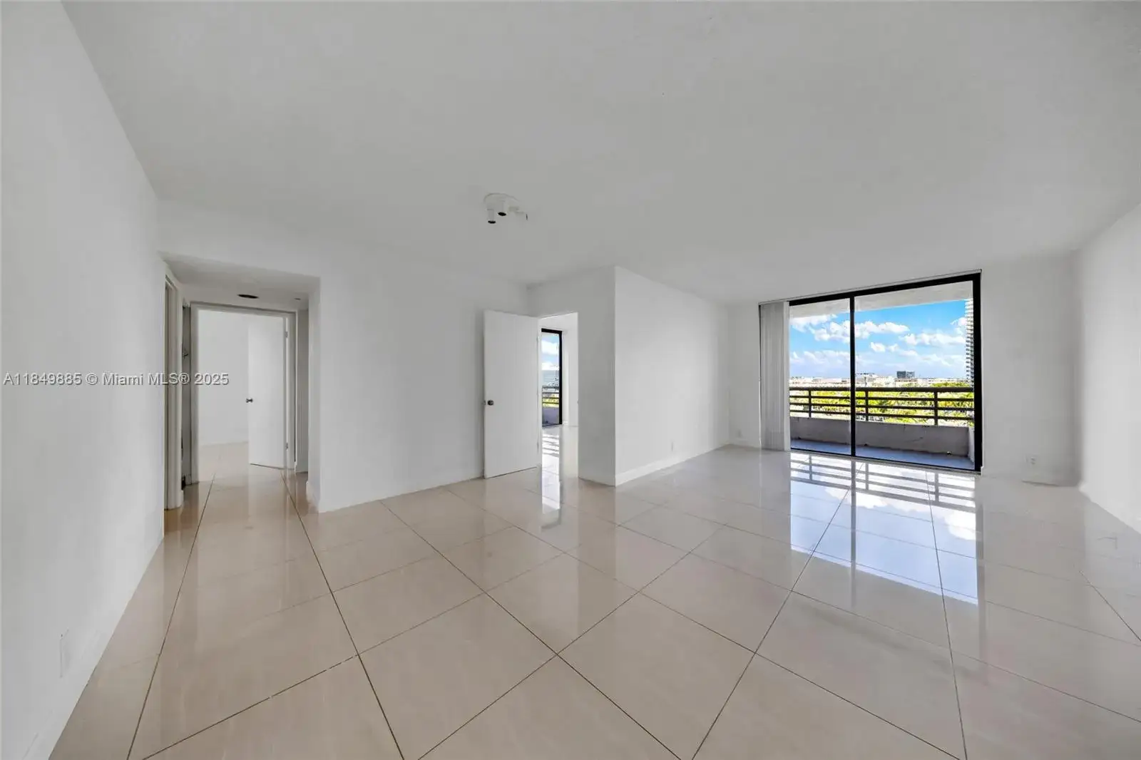 3 bedroom 2 bath Residential for sale at 3300 NE 191st St # 801, Aventura FL 33180