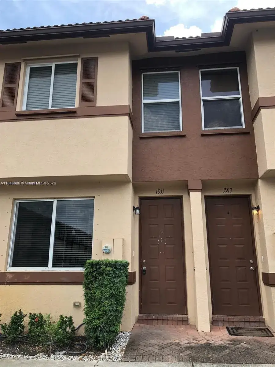3 bedroom 2 bath Residential for sale at 1911 Hibiscus Ln, Riviera Beach FL 33404