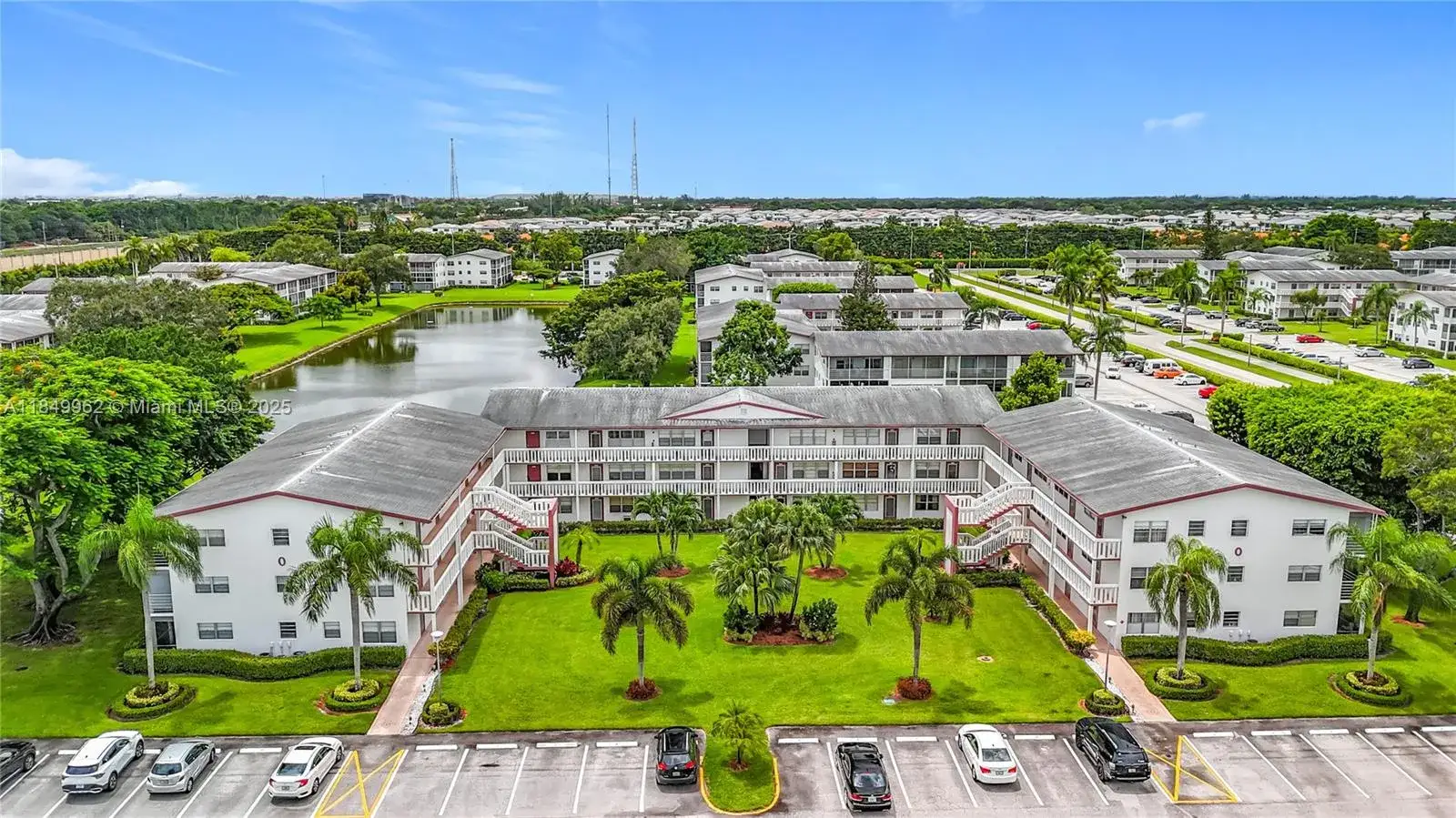 1 bedroom 1 bath Residential for sale at 618 Fanshaw O # 618, Boca Raton FL 33434
