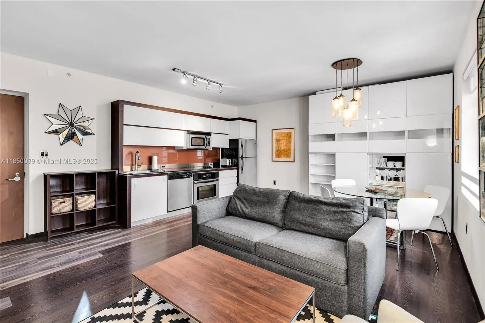 1 bedroom 1 bath Residential for sale at 435 21st St # 322, Miami Beach FL 33139