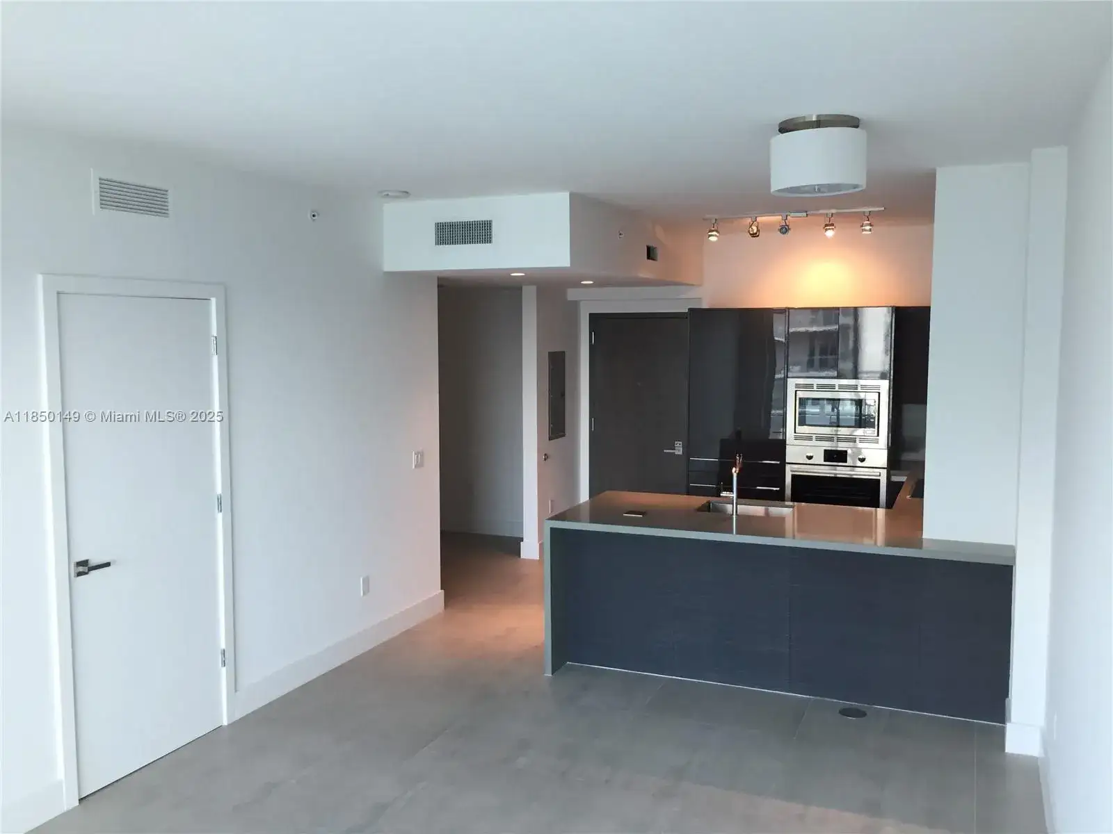 1 bedroom 1 bath Residential for sale at 1080 Brickell Ave # 4107, Miami FL 33131