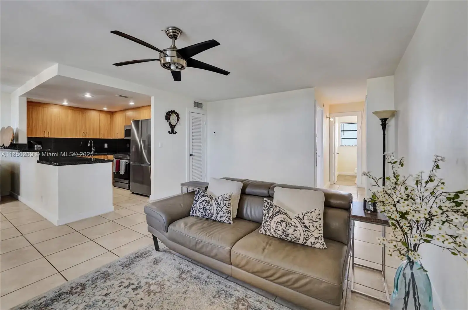 1 bedroom 1 bath Residential for sale at 1811 Jefferson St # 606, Hollywood FL 33020