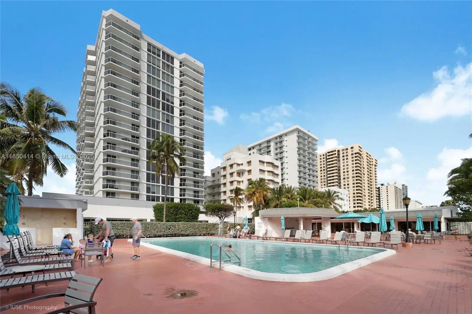 2 bedroom 2 bath Residential for sale at 2401 Collins Ave # 1109, Miami Beach FL 33140