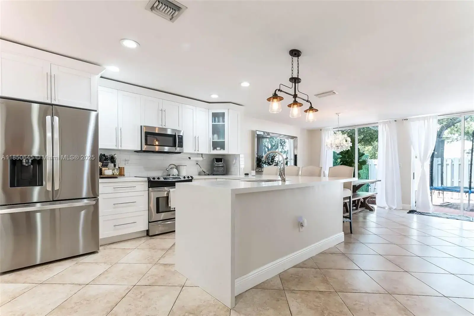 3 bedroom 2 bath Residential for sale at 5224 NW 103rd Ave, Doral FL 33178