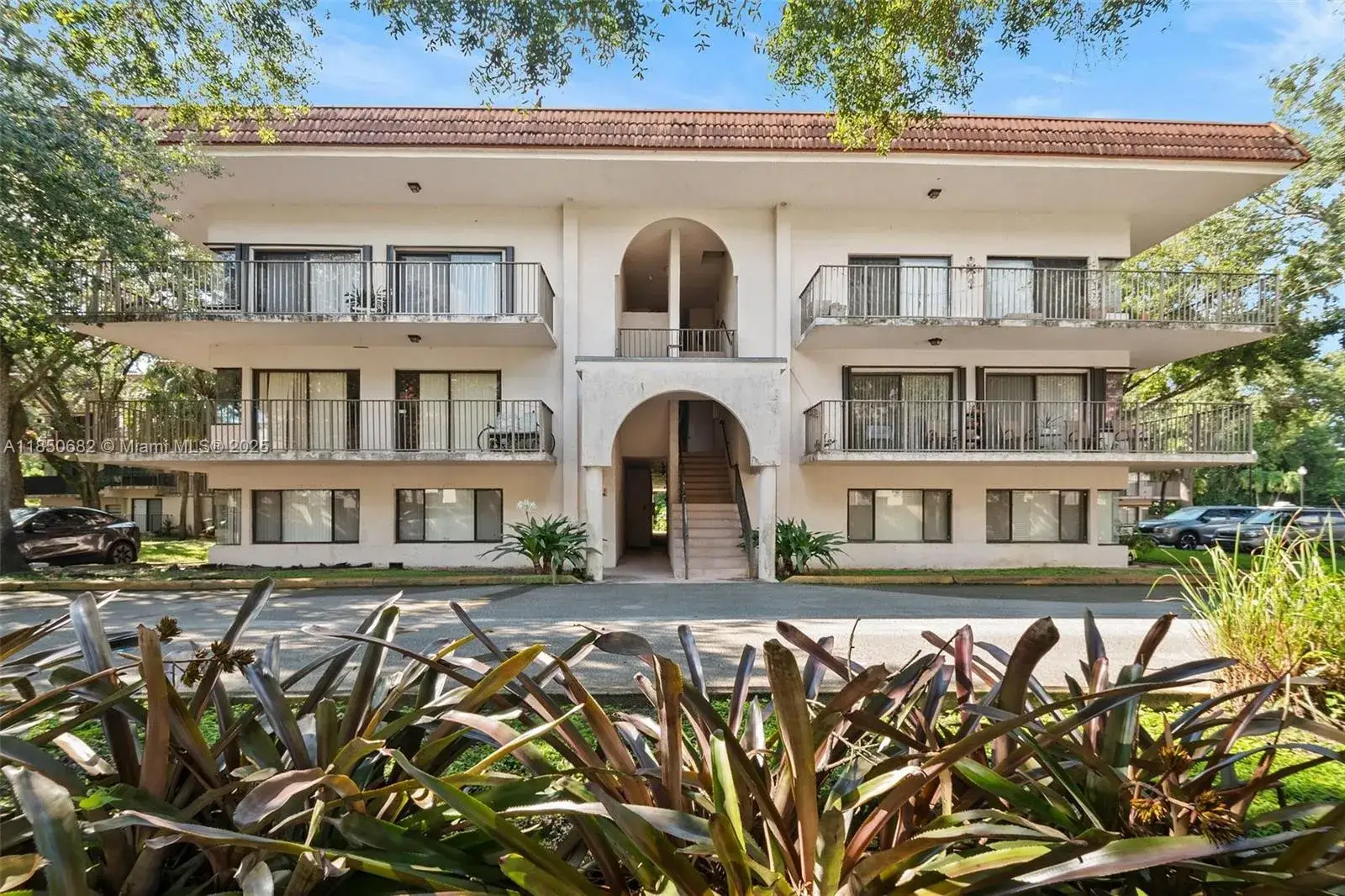 2 bedroom 2 bath Residential for sale at 4705 SW 62nd Ave # 101, Davie FL 33314