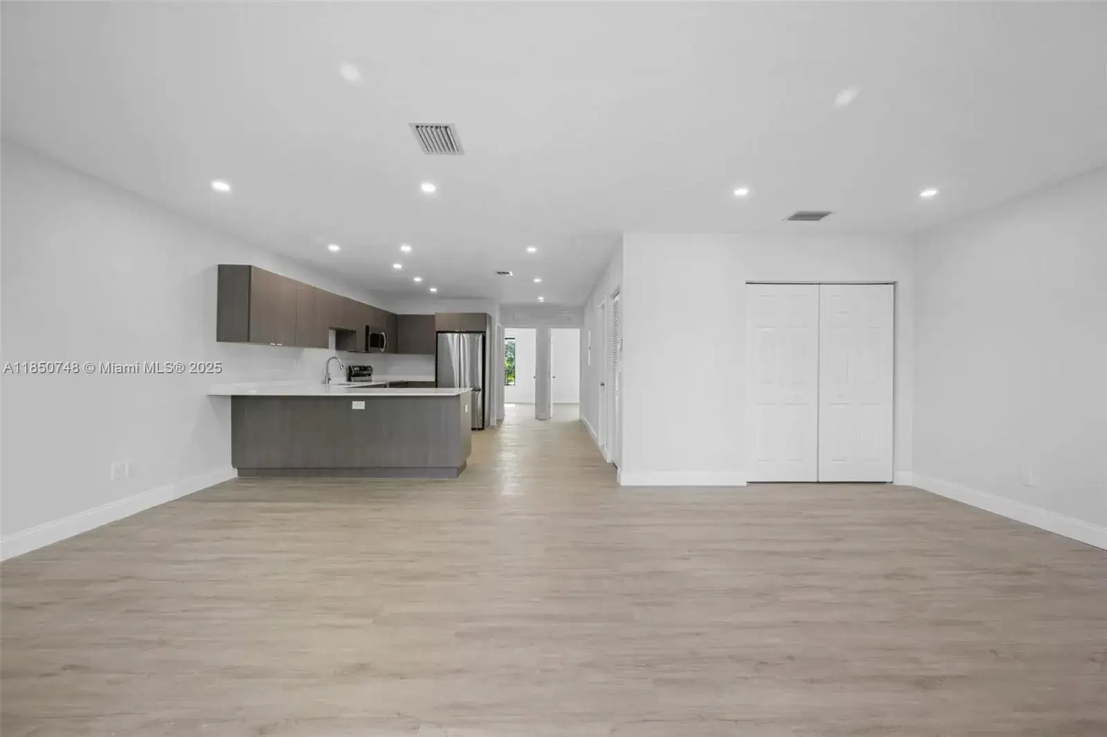 2 bedroom 2 bath Residential for sale at 349 NW 40th St # 202, Oakland Park FL 33309