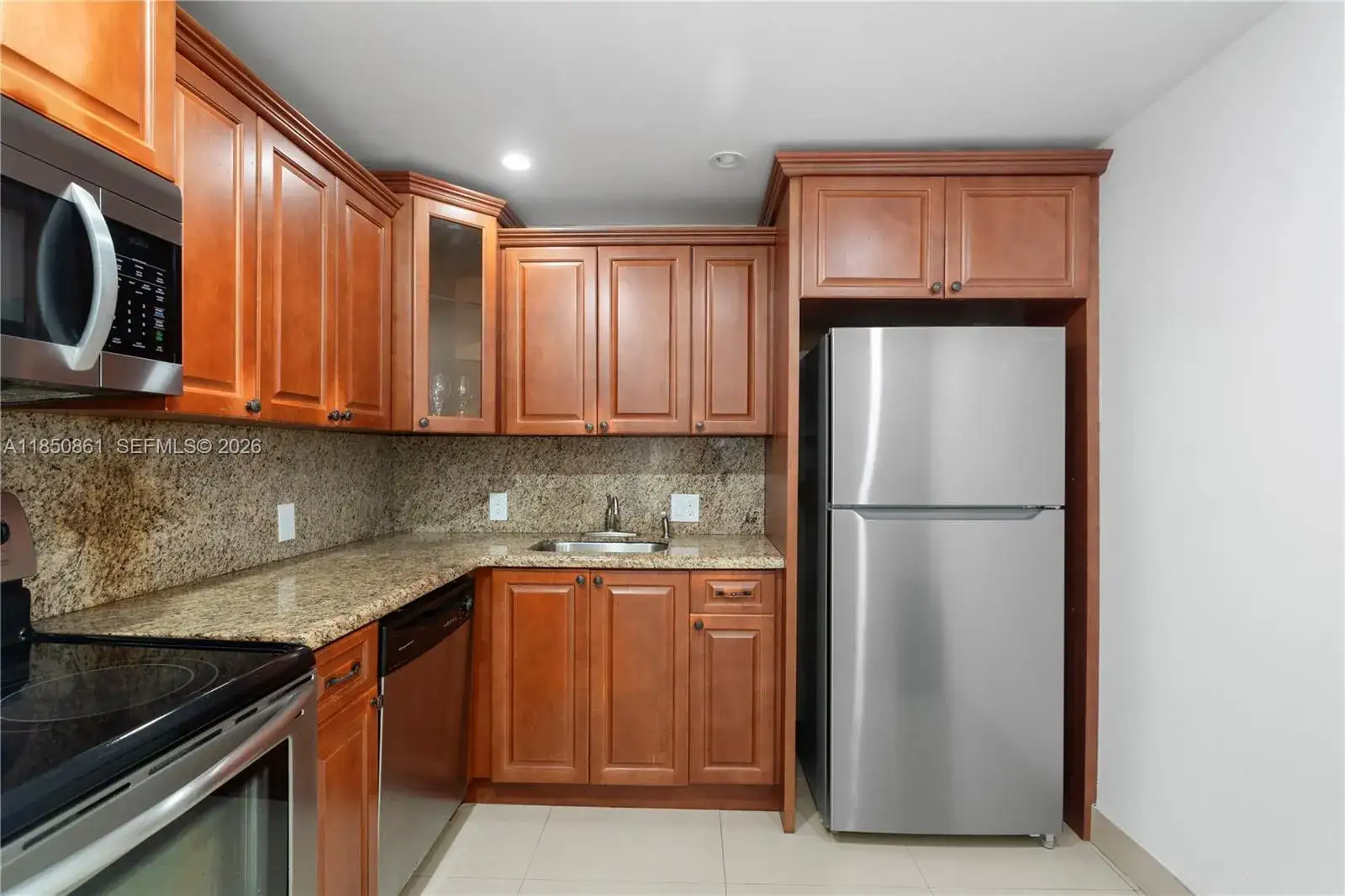 1 bedroom 1 bath Residential for sale at 3675 N Country Club Dr # 105, Aventura FL 33180