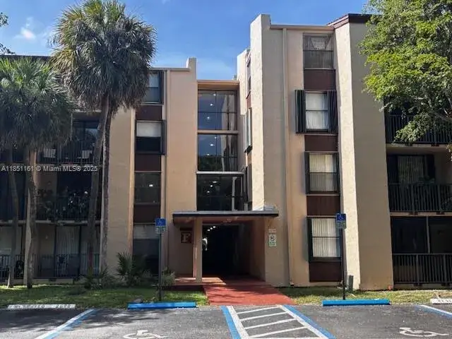 1 bedroom 1 bath Residential for sale at 14321 N Kendall Dr # 302F, Miami FL 33186