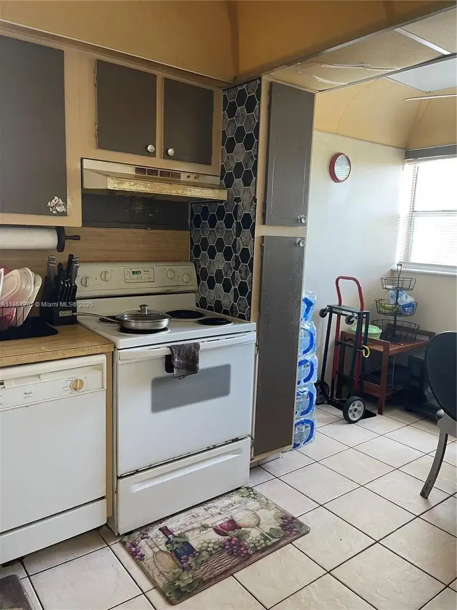 2 bedroom 2 bath Residential for sale at 8380 Sands Point Blvd # J310, Tamarac FL 33321