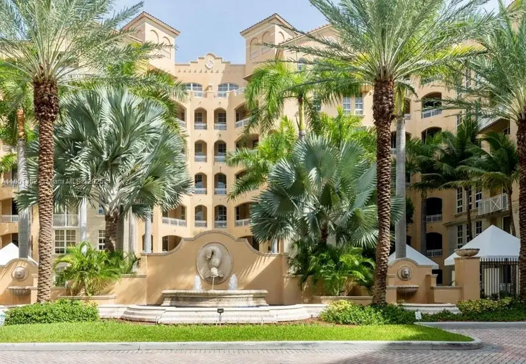 2 bedroom 2 bath Residential for sale at 3001 NE 185th St # 710, Aventura FL 33180
