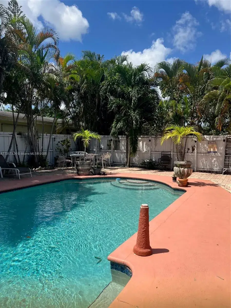 1 bath Residential Lease for rent at 2410 Thomas St # 3c, Hollywood FL 33020