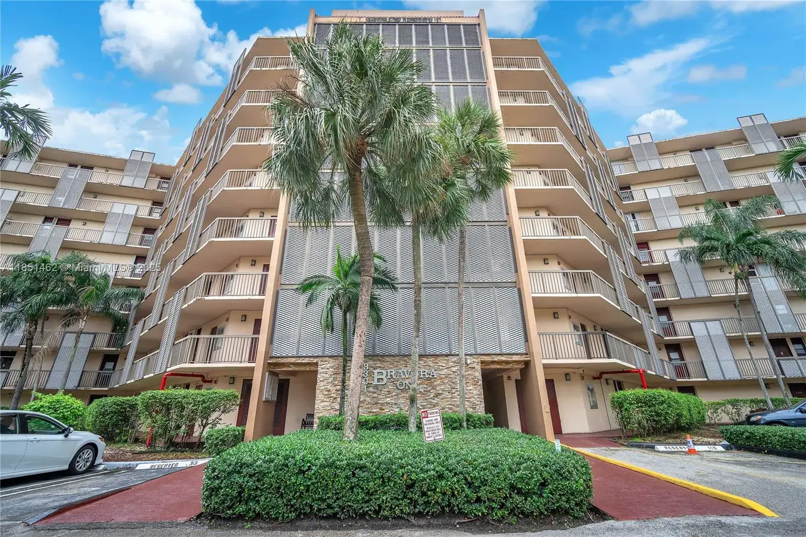 1 bedroom 1 bath Residential for sale at 3301 N Country Club Dr # 309, Aventura FL 33180