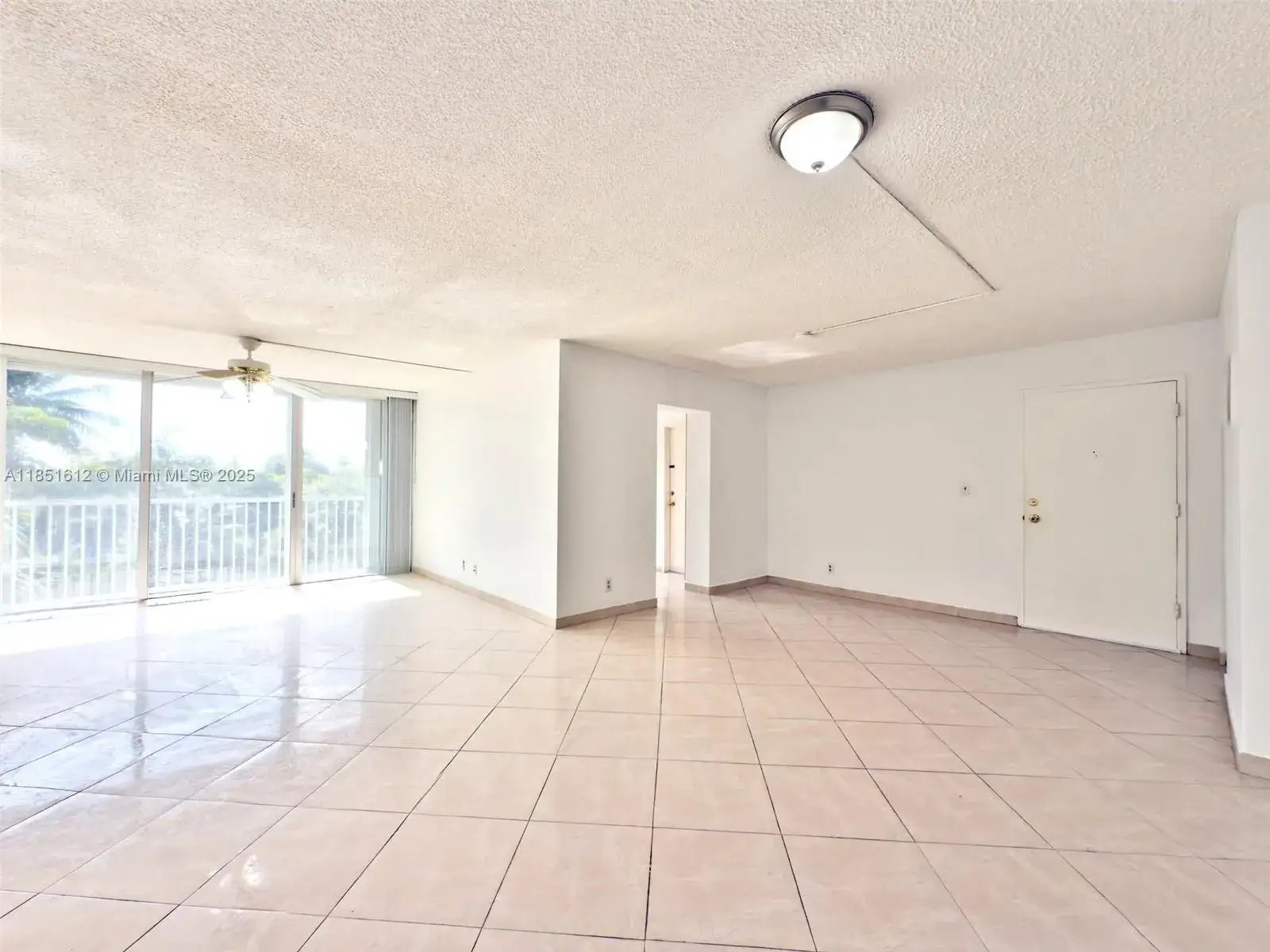 1 bedroom 1 bath Residential for sale at 942 NE 199th St # 302, Miami FL 33179