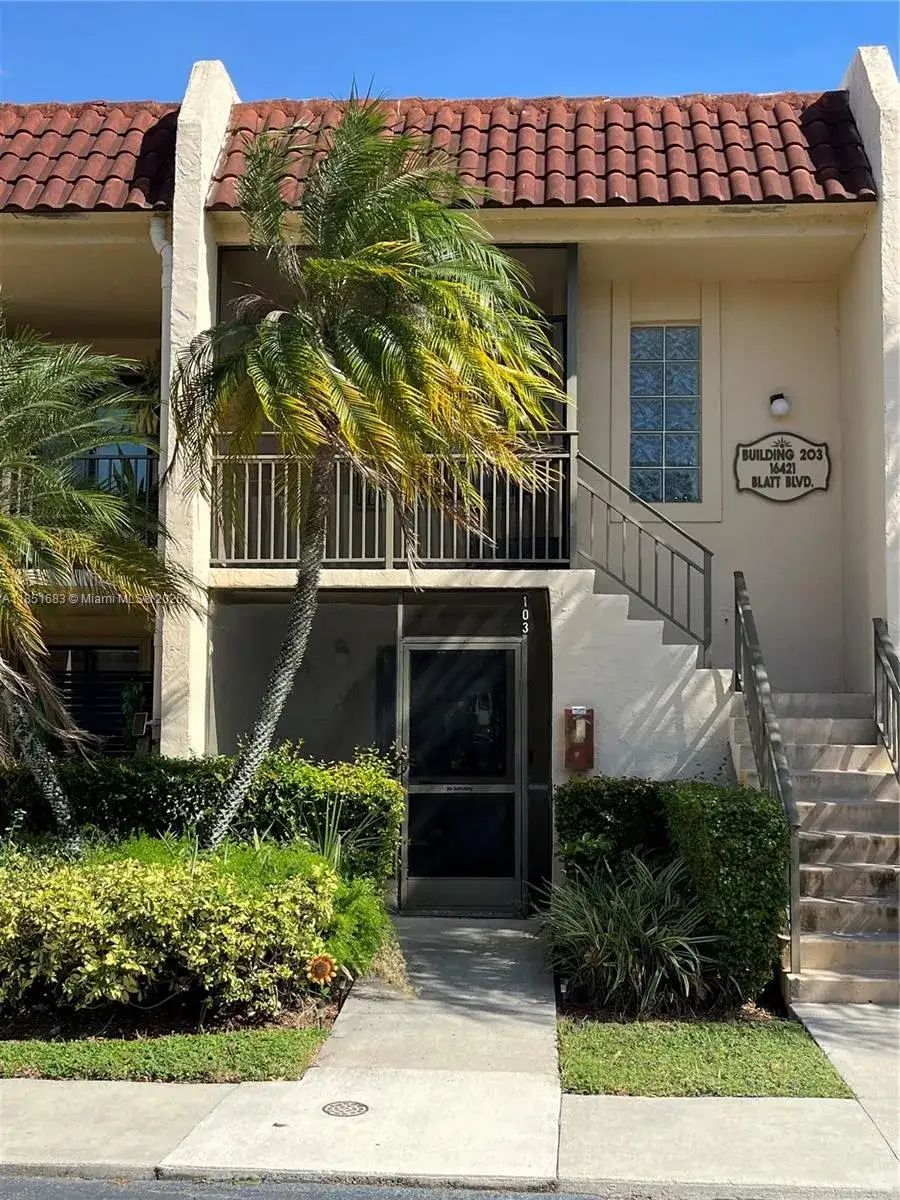 2 bedroom 2 bath Residential Lease for rent at 16421 Blatt Blvd # 203, Weston FL 33326