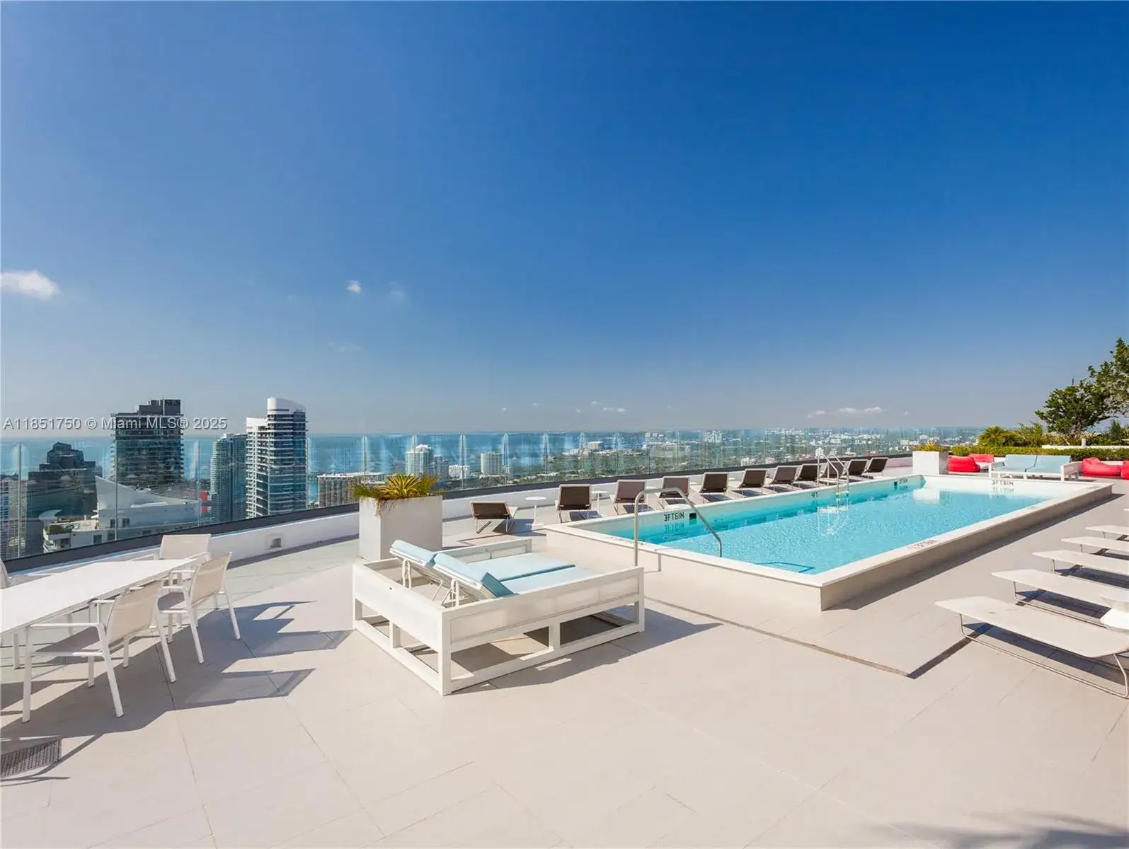 1 bedroom 1 bath Residential for sale at 45 SW 9th St # 1109, Miami FL 33130