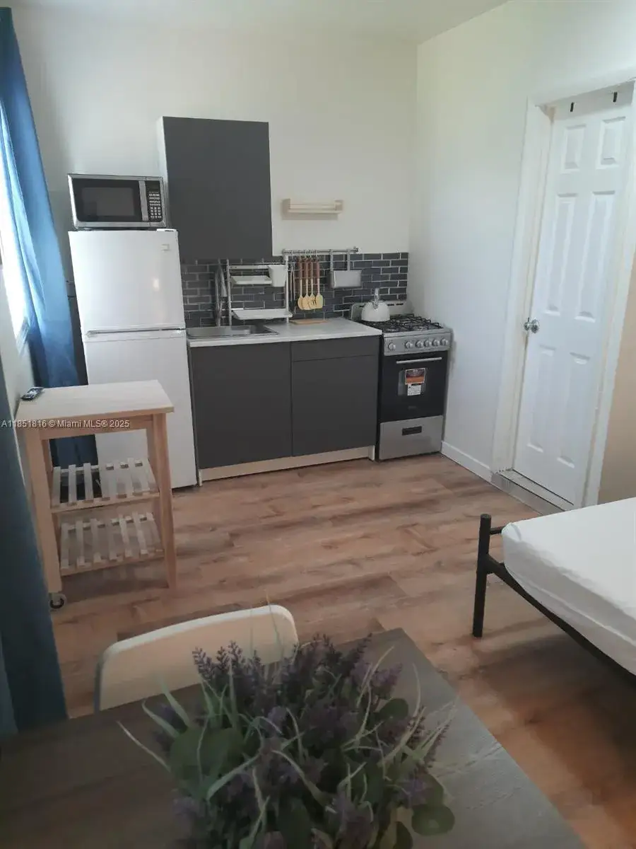 1 bath Residential Lease for rent at 709 NE 2nd Ct # 2, Hallandale Beach FL 33009