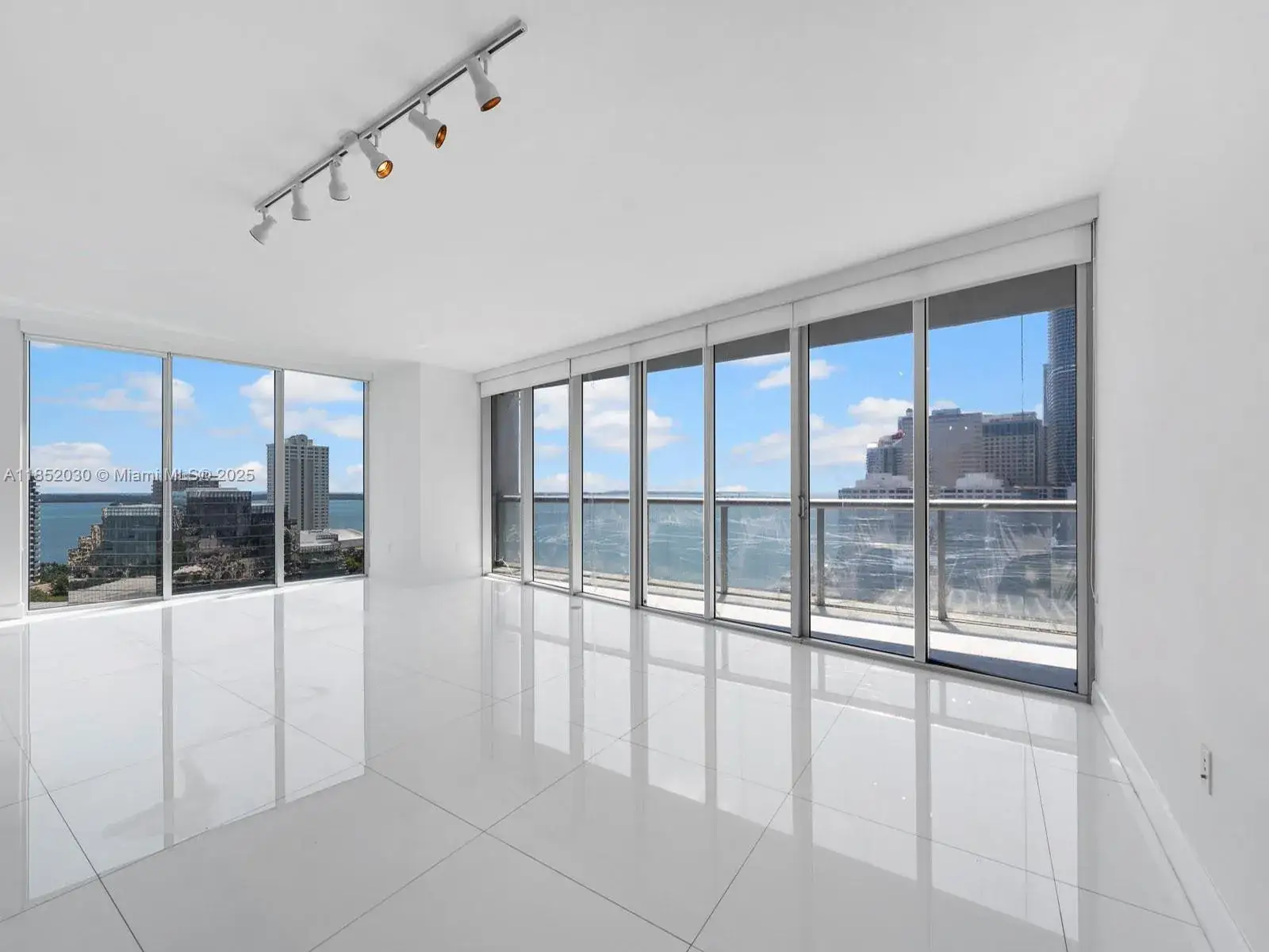 3 bedroom 2 bath Residential Lease for rent at 495 Brickell Ave # 1801, Miami FL 33131