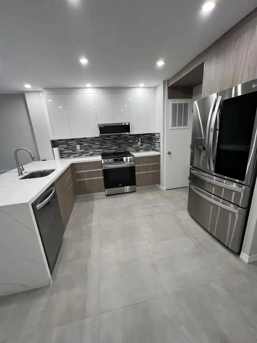3 bedroom 2 bath Residential Lease for rent at 2175 NE 56th St # 211, Fort Lauderdale FL 33308