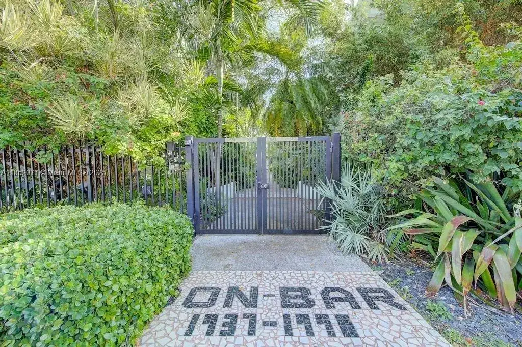 2 bedroom 2 bath Residential Lease for rent at 1573 Pennsylvania Ave # 5N, Miami Beach FL 33139