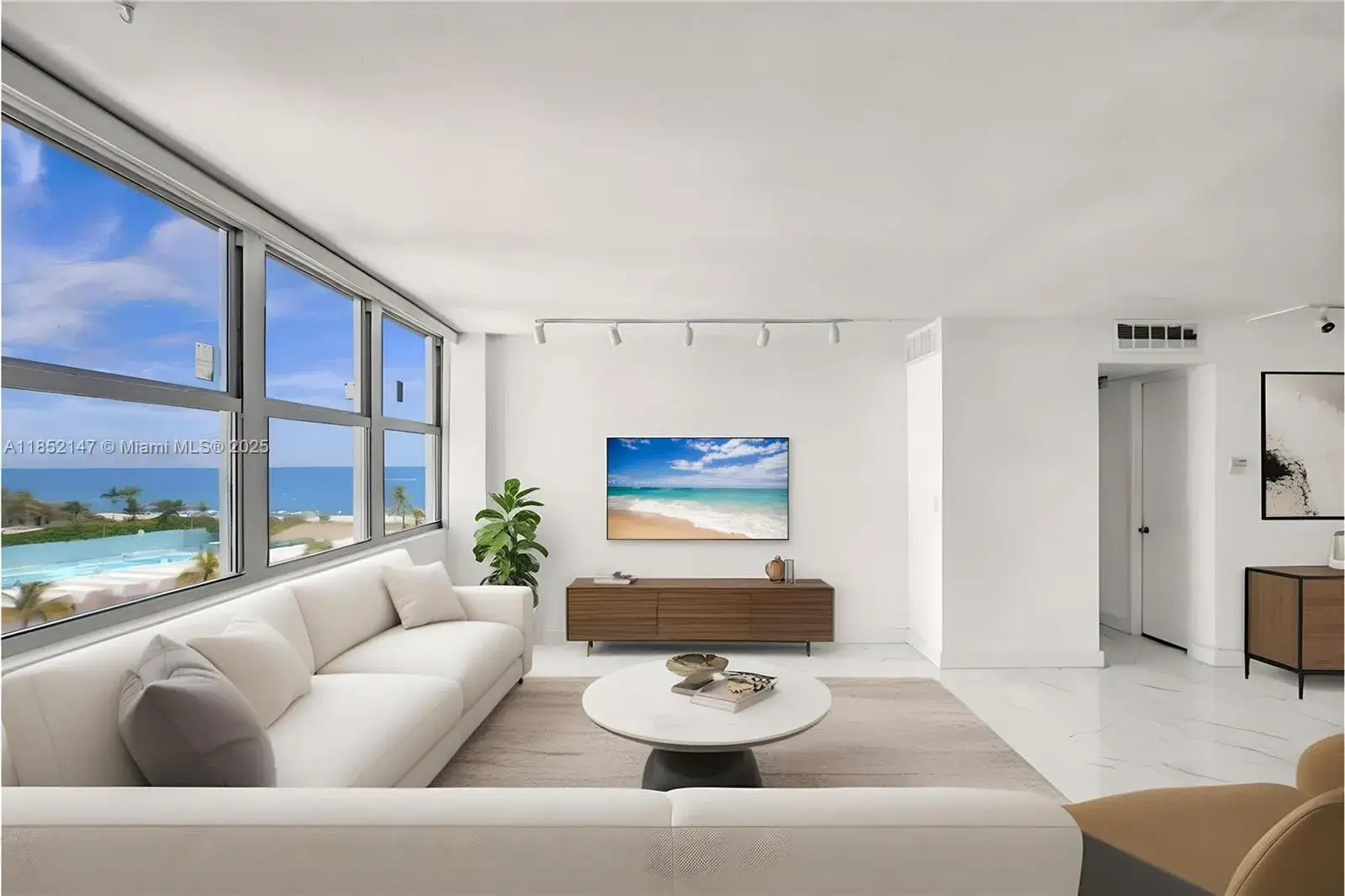 1 bedroom 1 bath Residential for sale at 5055 Collins Ave # 5A, Miami Beach FL 33140