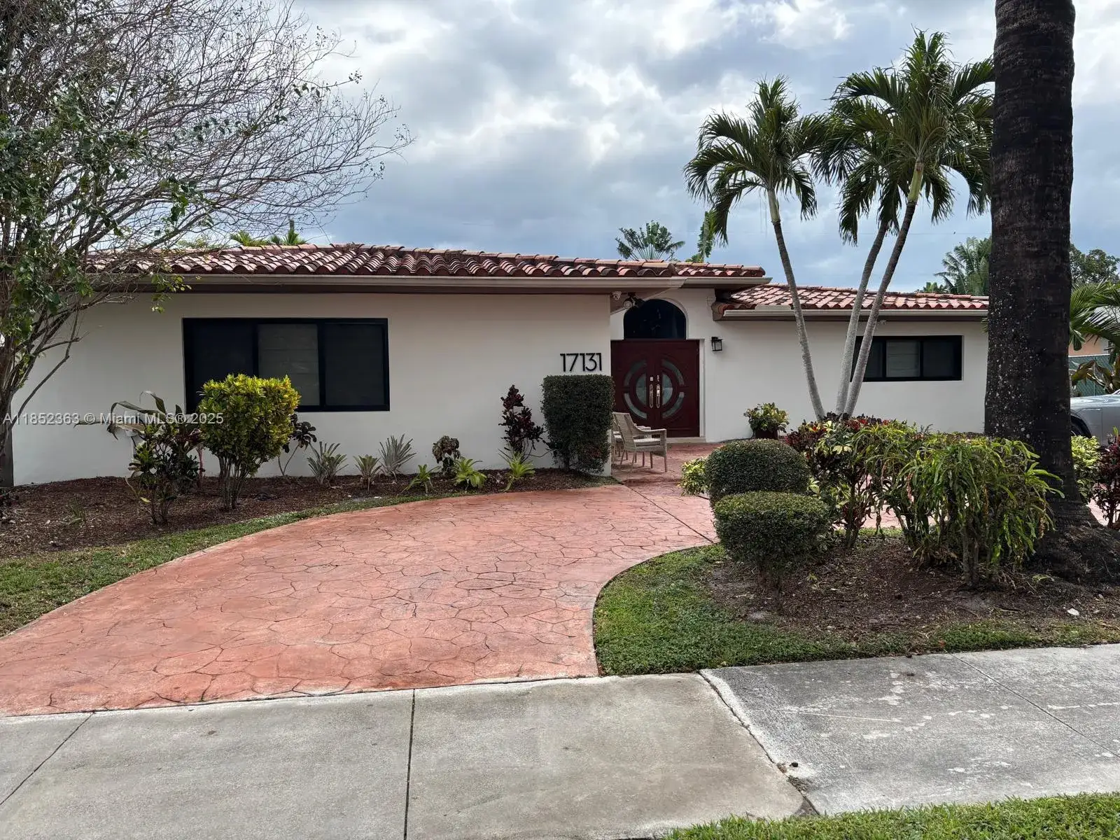 5 bedroom 4 bath Residential for sale at 17131 NE 11th Ct, Miami FL 33162