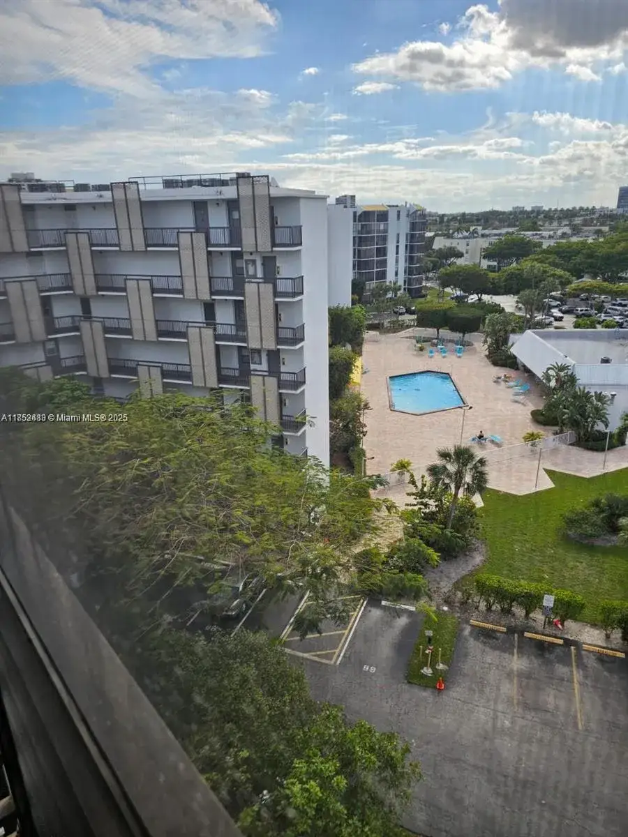 1 bedroom 1 bath Residential for sale at 20500 W Country Club Dr # 804, Aventura FL 33180