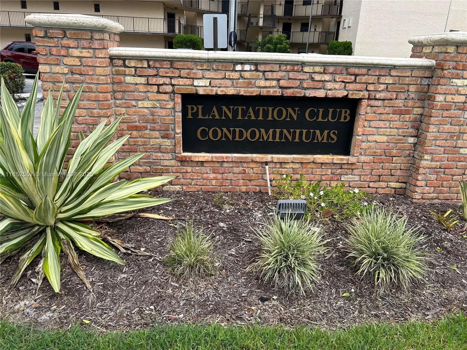 1 bedroom 1 bath Residential for sale at 6855 W Broward Blvd # 300, Plantation FL 33317